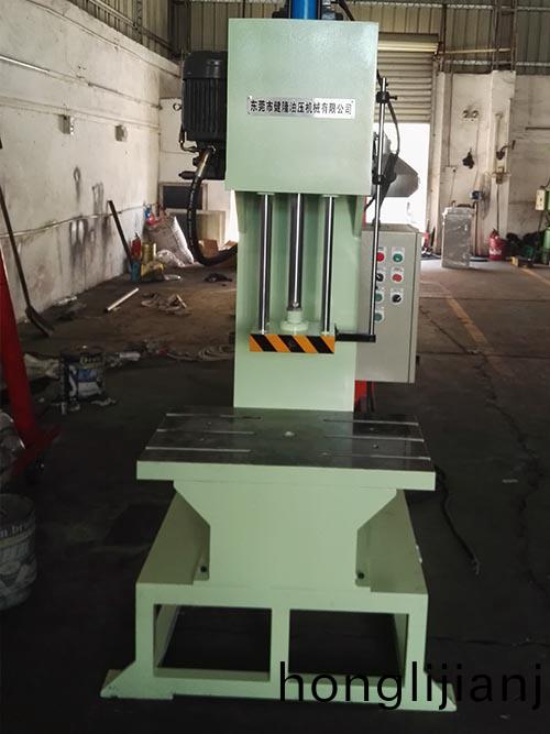 東(dong)莞油(you)壓機(ji)