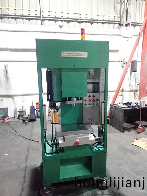 伺服油(you)壓機